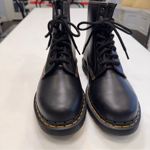 Dr. Martens 1460 Black Leather Round Toe Lace Up Ankle Boots Sz Men 9 Women 10.5 main image 5